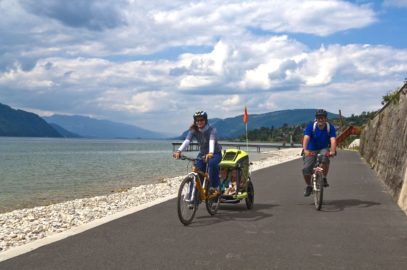 La véloroute du Grand Lac, V63, à fleur d’eau, longe le lac du Bourget