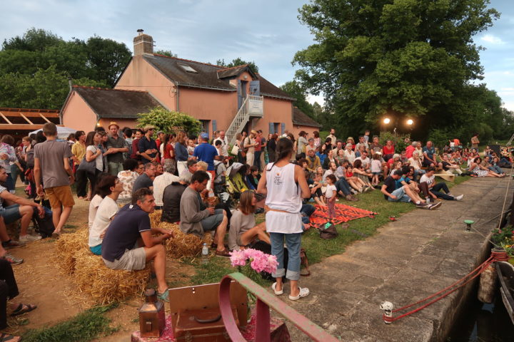 Manifestation à la maison éclusière de Cramezeul (44) (c)La cueilleuse