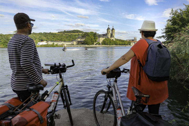 ILLUSTRATION 3_ Touristes à vélo à Pont-à-Mousson ©Guillaume Robert-Famy