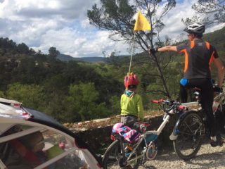 6_Famille en itinérance sur l'EuroVelo 8_© Vélo Loisir Provence