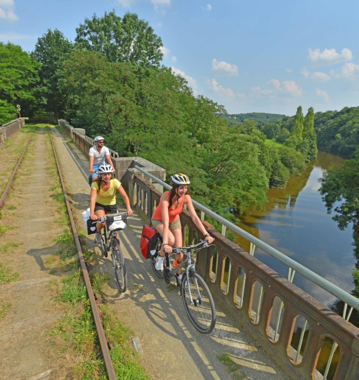 2_Vélo rail à Saint-Loup-du-Gast ©Joël Damase - Mayenne_Tourisme_BD