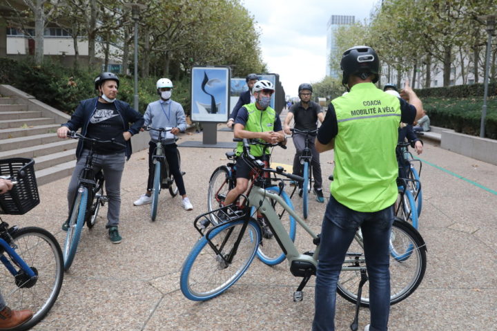 2_Les coach mobilité vélo en action lors du salon Bike to Work ©Fédération française de cyclisme