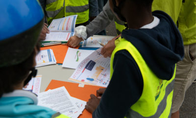 1_Distribution des attestations Savoir Rouler à Vélo SRAV par ProVelo Sud Île-de-France ©Florian Maurer_BD