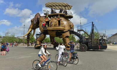la-loire-a-velo-velos-devant-les-machines-de-lile-a-nantes-c-pays-de-la-loire-j.damase